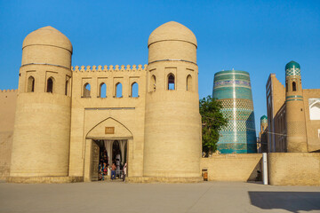 Wall Mural - Western gate of Ichan-Kala, historical center of Khiva, Uzbekistan. Gate is called Ota-Darvoza. In the distance, you can see Kalta-Minor minaret and Muhammad-Amin-Khan madrasah