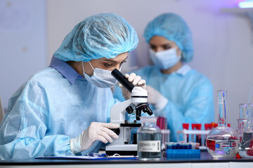 Canvas Print - Scientist studying sample in laboratory