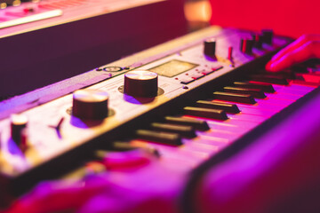 keyboard or synthesizer used live