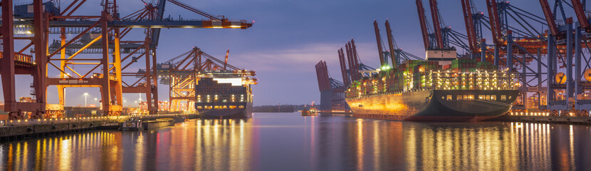 Wall Mural - Container terminal in the evening in hamburg harbor 