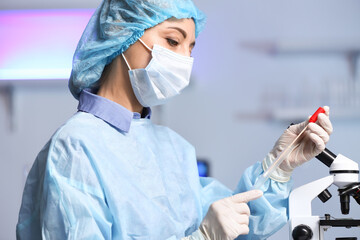 Canvas Print - Scientist studying sample in laboratory