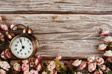 Canvas Print - Alarm clock with Pink roses flowers border frame on wooden background