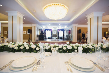 Wall Mural - Beautiful setting of the wedding banquet table in the restaurant.