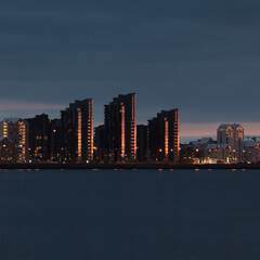 Poster - Beautiful view of a city by the lake in the evening