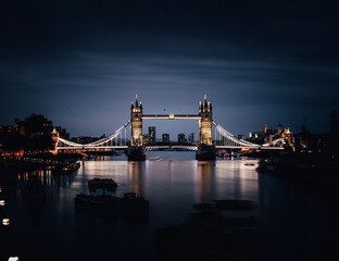 Poster - Scenic view of the Tower Bridge in the United Kingdom during the night