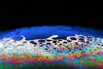 Wall Mural - the bright colors seen in an oil slick floating on water or in a sunlit soap bubble are caused by in