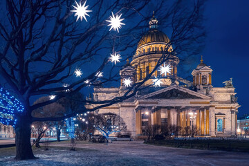 Wall Mural - New year eve in Saint Petersburg. Christmas in Russia. St. Isaac Cathedral on the background of Christmas decorations. Stars and garlands on trees. Christmas decorations of city streets.