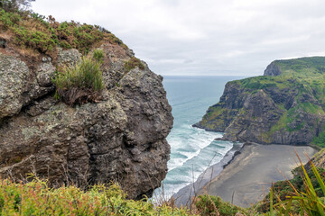 Canvas Print - Te Ahua Point, Mercer Bay from Comans Track lookout at Karekare, Auckland, NZ