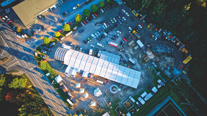 Poster - Top view of a building surrounded by cars