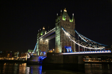 Canvas Print - Low angle shot of illuminated London at night