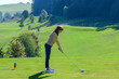 © ARochau - Golferin konzentriert sich auf den Abschlag