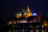 Fototapeta Nowy Jork - Illuminations de nuit en hivers - Metz 2021 - vu du plan d'eau