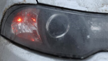 Aufkleber - working turn signal in the headlight of the car