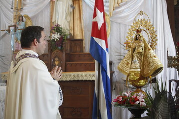 Wall Mural - A cuban priest celebrates a mass in Havana