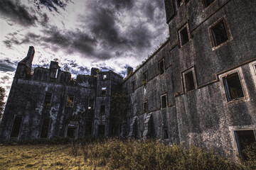 Canvas Print - View of an old abandoned building against the cloudy sky.