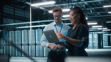 Leinwandbilder - Diverse Big Data Center: e-Business Enrepreneur and IT Engineer talk, Use Laptop, Monitoring Web Services, SAAS, Cloud Computing Facility, Performing Maintenance, Cyber Security, Server Infrastructure