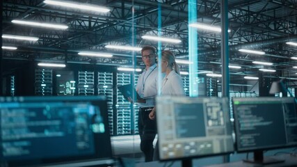 Aufkleber - Data Center Server Room: Female e-Business Enrepreneur and Male IT Specialist talk, Use Laptop, Walk. Rack Focus on Computer Screen with Information Technology Web Services Cloud Computing SAAS