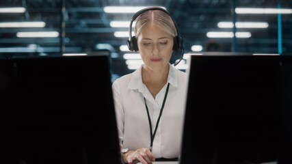 Fototapete - Call Center Office: Portrait of Friendly Caucasian Female Technical Customer Support Specialist Talking on a Headset, uses Computer. Client Experience Officer Helps Online via Video Conference