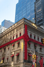 New York City, New York - December 2019: 2019 Installation Of The Cartier Flagship Store On Fifth Avenue With The Gigantic Bow And Jaguars Climbing The Sides. 