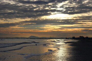 Wall Mural - Alba nuvolosa sul mare