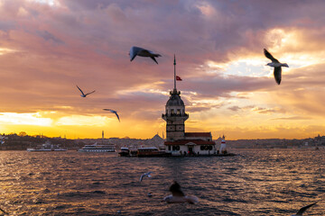  Maidens Tower at sunset, İstanbul. Beautiful clouds with blue sky. Historical light house of İstanbul