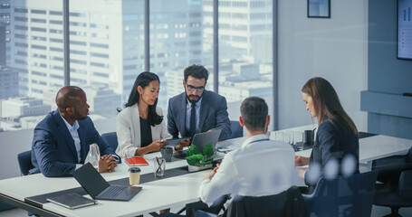 Aufkleber - Modern Multi-Ethnic Office Conference Room Meeting: Diverse Team of Ambitious Top Managers, Executives Talk, Brainstorm, Use Tablet. Businesspeople Discuss Investment Strategy in e-Commerce Startup