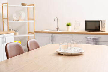 Canvas Print - Dining table with glasses of water in modern kitchen