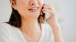 © aijiro - スマートフォンで電話をするシニア女性