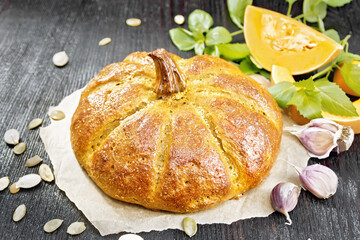 Poster - Bread pumpkin on a board