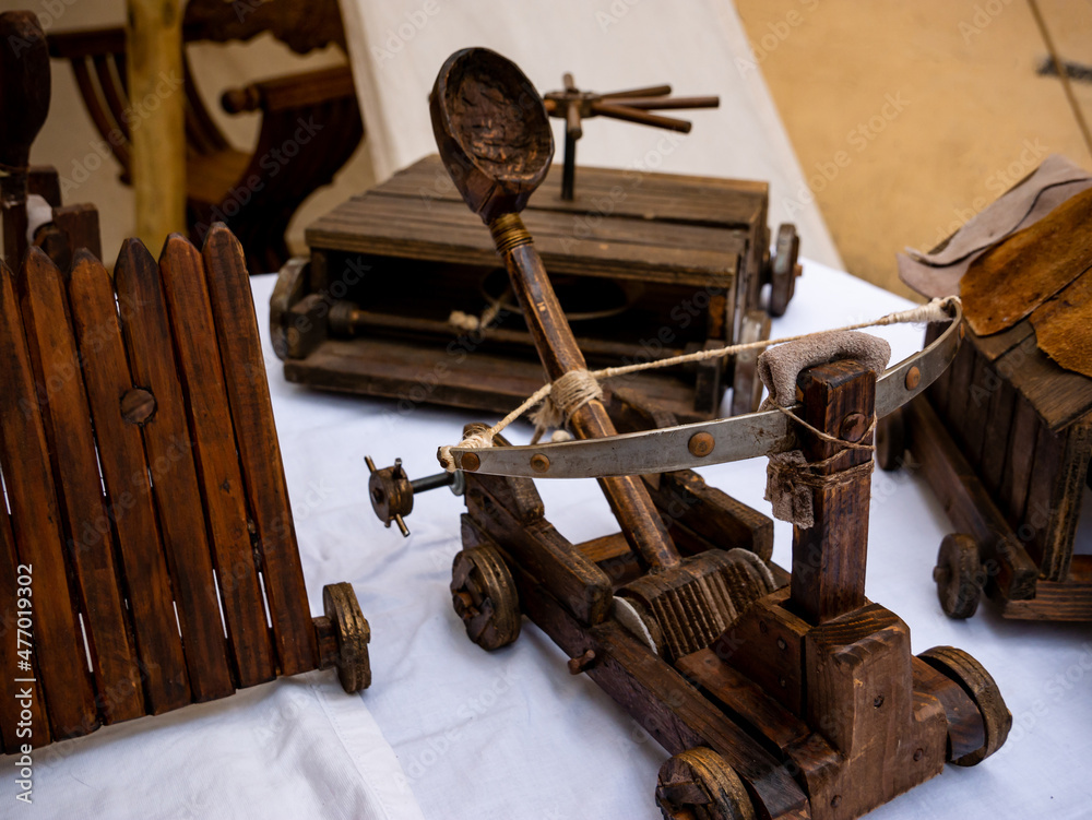 Weapons Reproduction small wooden catapult model, miniature reproduction of medieval siege ...