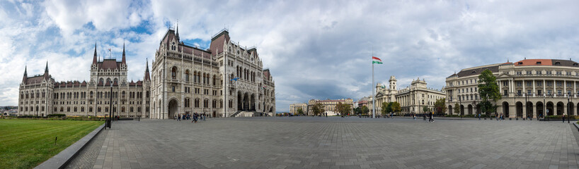 Wall Mural - The Hungarian Parliament Building in Budapest