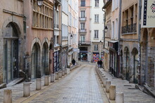 La Montée De La Grande Côte, Rue En Pente Typique Dans Le Quartier Croix Rousse, Ville De Lyon, Département Du Rhône, France