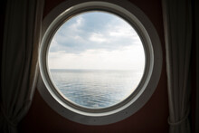 Blick Aus Einem Runden Schiffsfenster Auf Das Meer