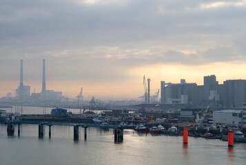 Sticker - Vue du port du Havre dans la brume. Normandie. France.