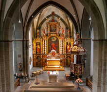 Altar In Der St. Stephans Kirche Oestinghausen