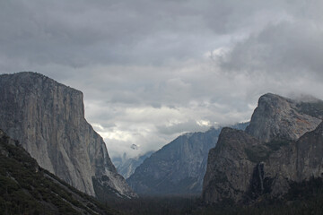 Wall Mural - Tunnel View in Yosemite