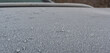 Eiskristalle auf einem Autodach