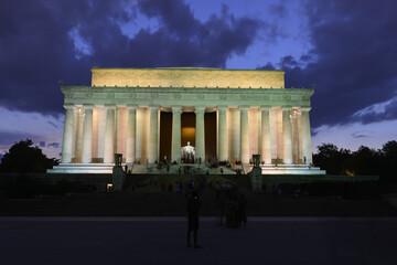 Wall Mural - Lincoln Memorial at night - Washington DC United States of America