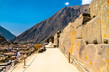 Canvas Print - Inca archaeological site at Ollantaytambo in the Sacred Valley of Peru