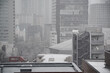 東京都内に2022年はじめての雪が降り、積もり始める　東京、赤坂４丁目の街の風景