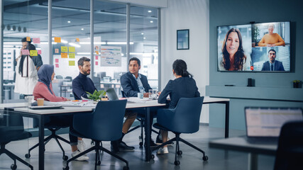 Leinwandbilder - Businesspeople do Video Conference Call with Big Wall TV in Office Meeting Room. Diverse Team of Creative Entrepreneurs at Big Table have Discussion. Specialists work in Digital e-Commerce Startup