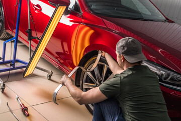 Removing dents on a car body without painting. PDR.