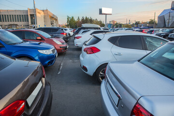 Canvas Print - cars in the parking lot in the city