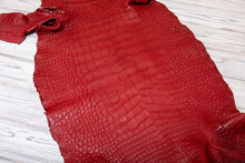 Red Dyed Alligator Natural Leather - Material For Handbags And Shoes	
