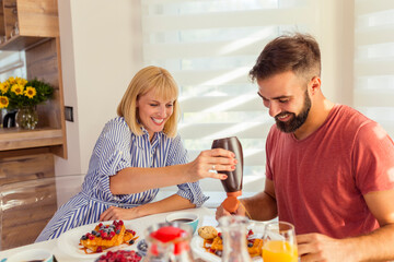 Wall Mural - Couple eating breakfast