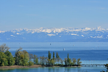 Bodensee, Blick zu den Alpen im Frühling