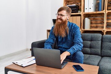 Poster - Young redhead man psychology having session using laptop at clinic