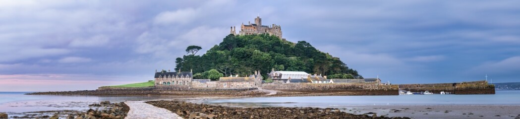 Canvas Print - St Michaels Mount at sunrise near Penzance in Cornwall. United Kingdom