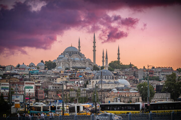 Título	
imágenes espectaculares del cuerno de oro en Estambul	
