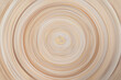 Hölzerne Spirale als abstrakter Hintergrund mit Freiraum für individuelle Anpassungen